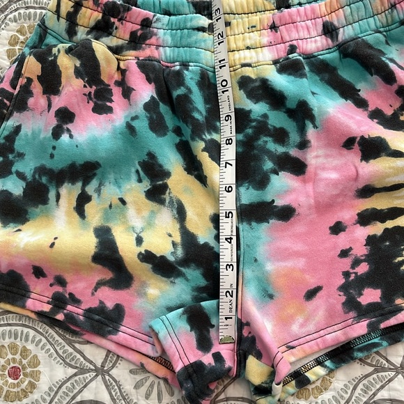 Hollister Ultra High Rise tie dye shirts, size L. - Picture 5 of 9